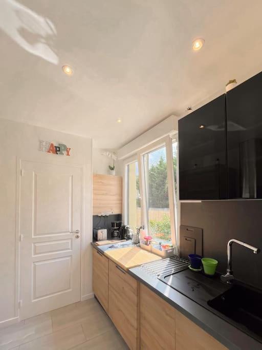 Le Cocon, De 30m2 Avec Jardin Et Parking Privatifs Pres De Paris Et Holiday home Fontenay-sous-Bois