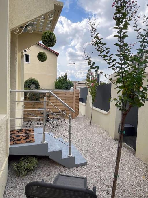 Le Cocon, De 30m2 Avec Jardin Et Parking Privatifs Pres De Paris Et Holiday home