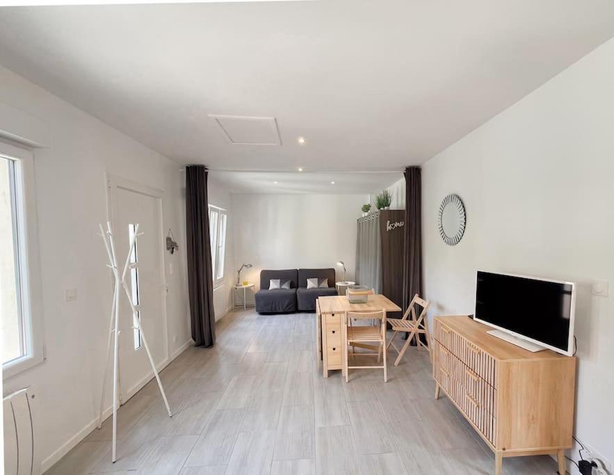 Le Cocon, De 30m2 Avec Jardin Et Parking Privatifs Pres De Paris Et